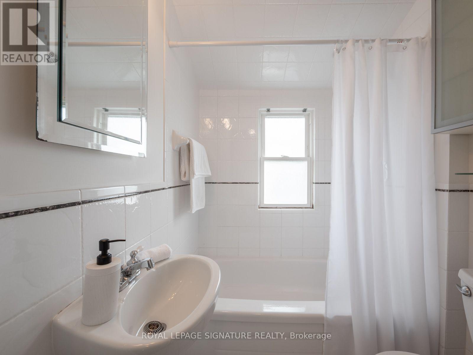 57 Yardley Avenue, Toronto, ON photo 17