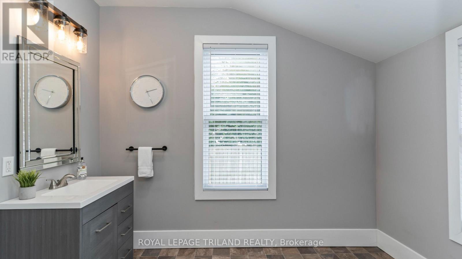 282 Ross Street — photo 22