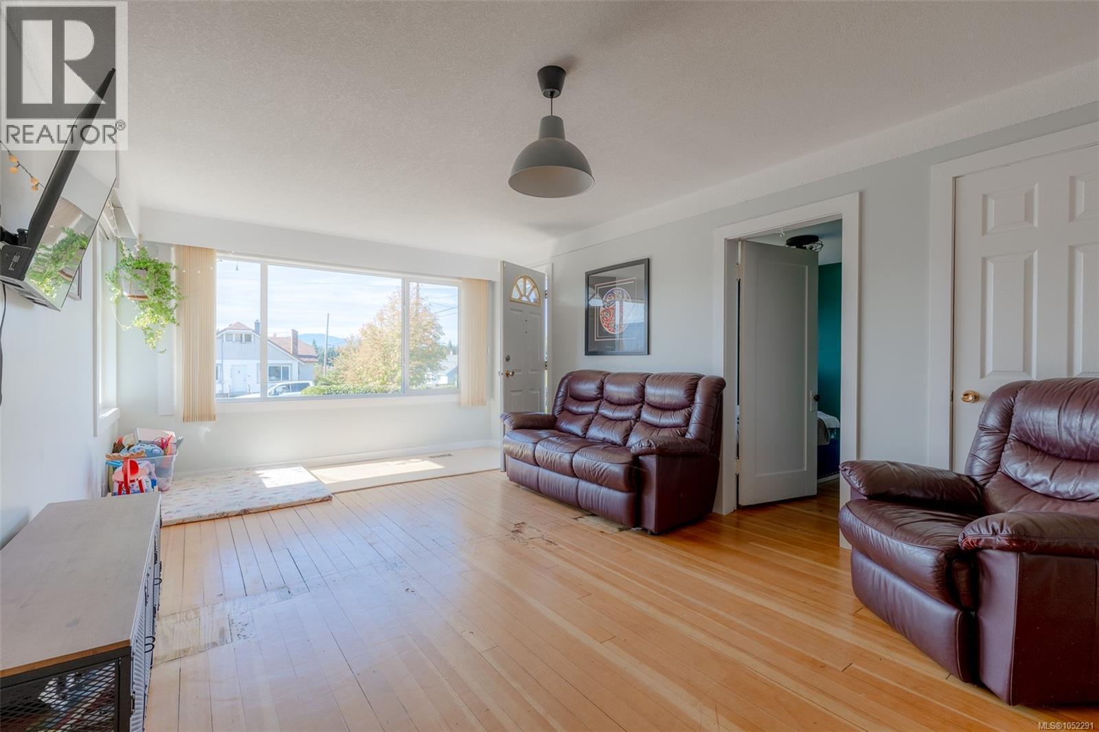 4891 David St - 10