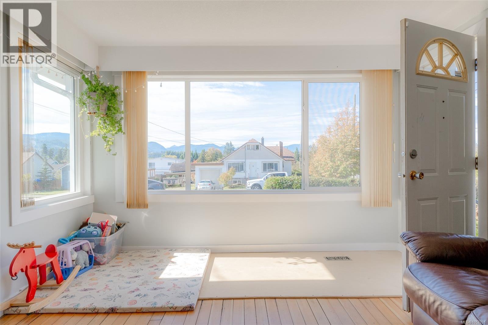 4891 David St - 11