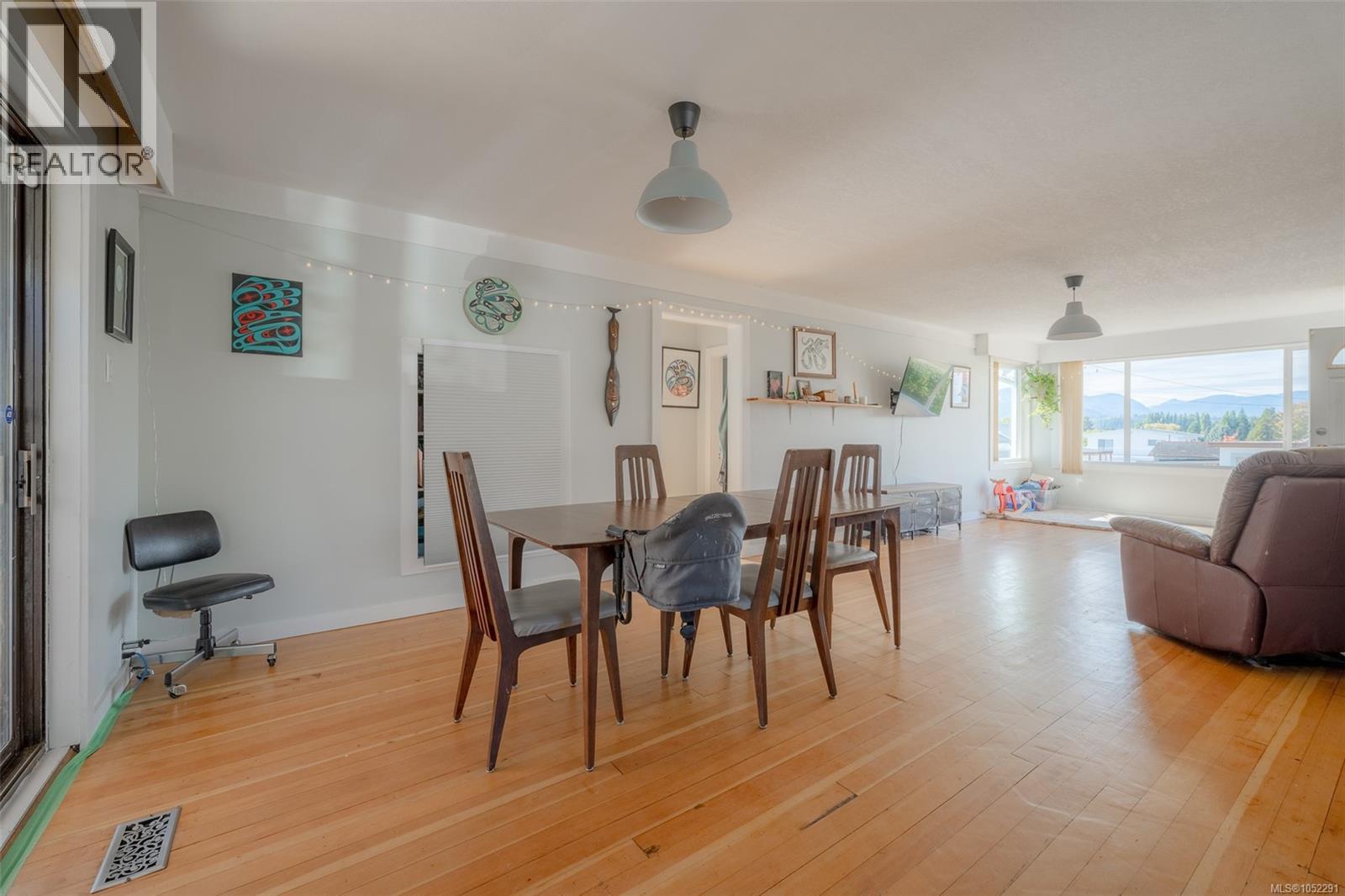 4891 David St - 15