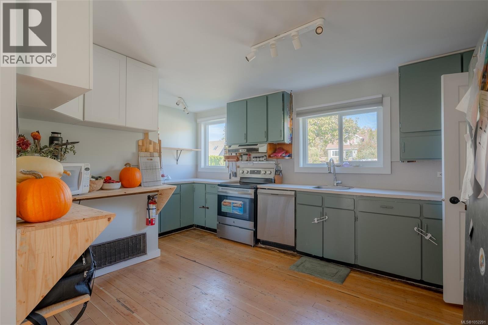 4891 David St - 16