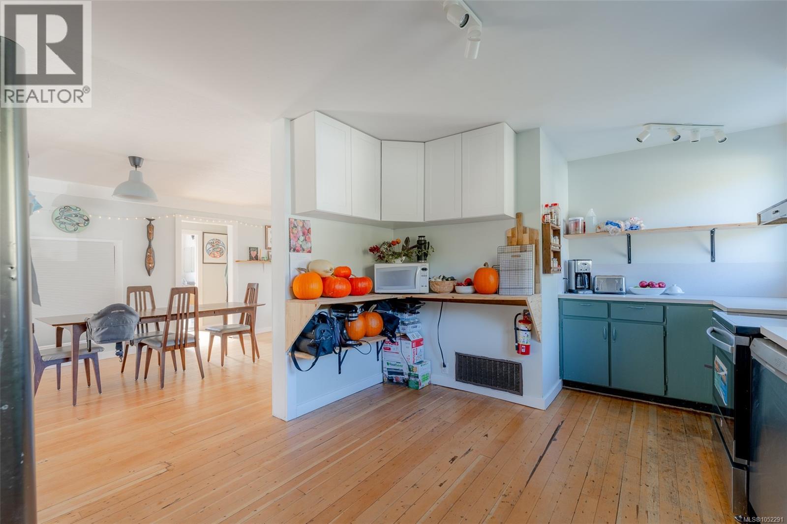 4891 David St - 18
