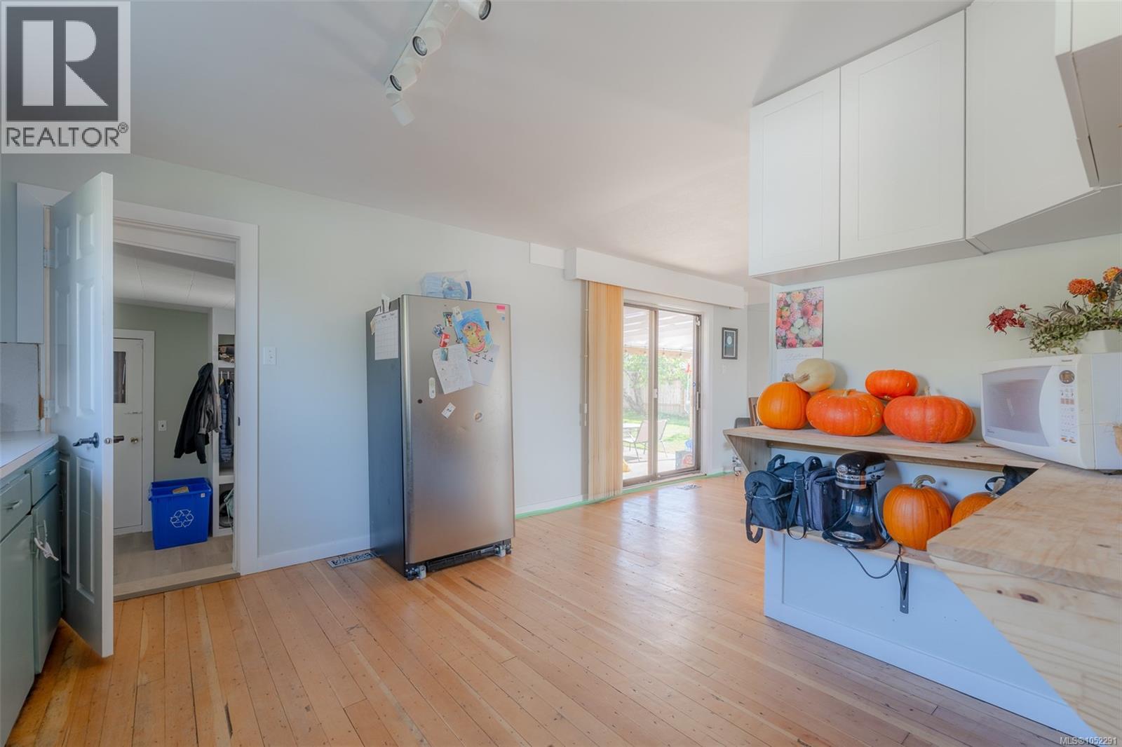 4891 David St - 19