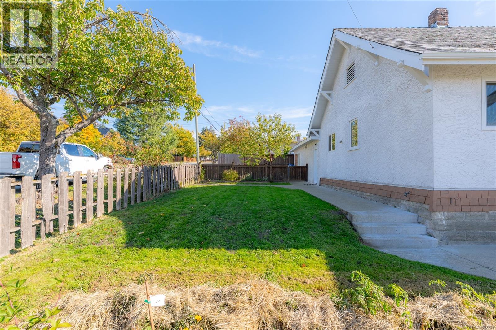 4891 David St - 30
