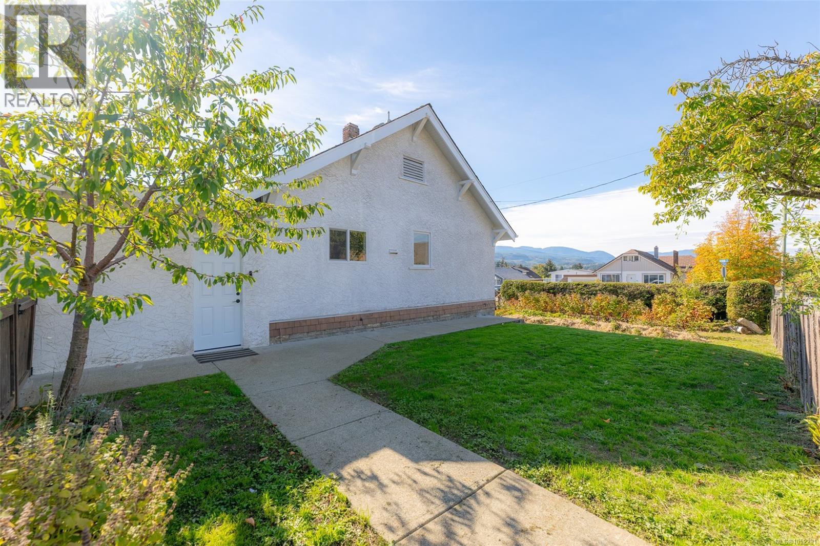 4891 David St - 32