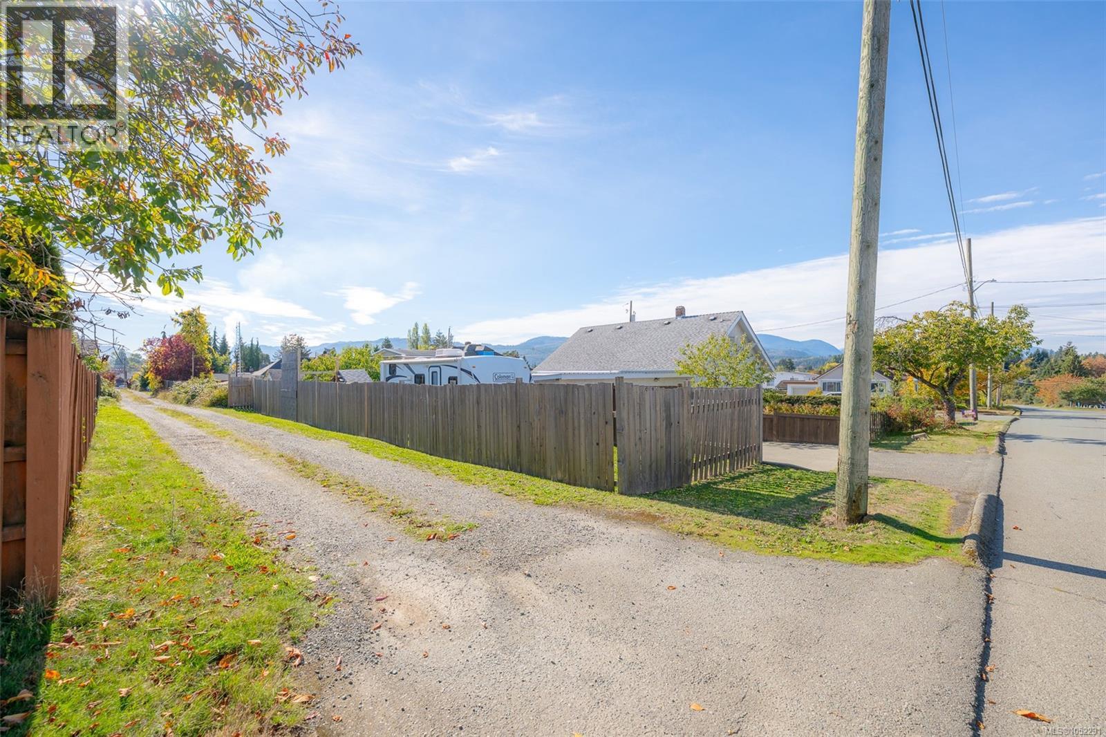 4891 David St - 33
