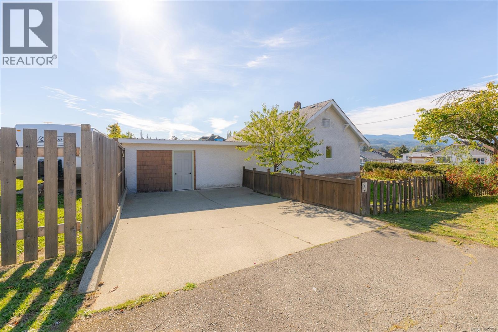 4891 David St - 35