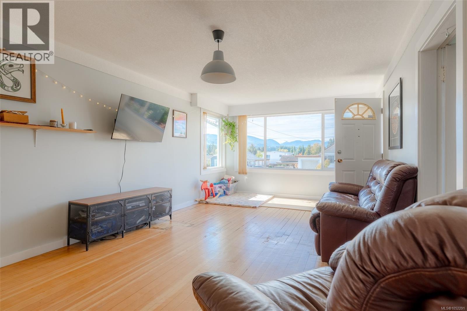 4891 David St - 8