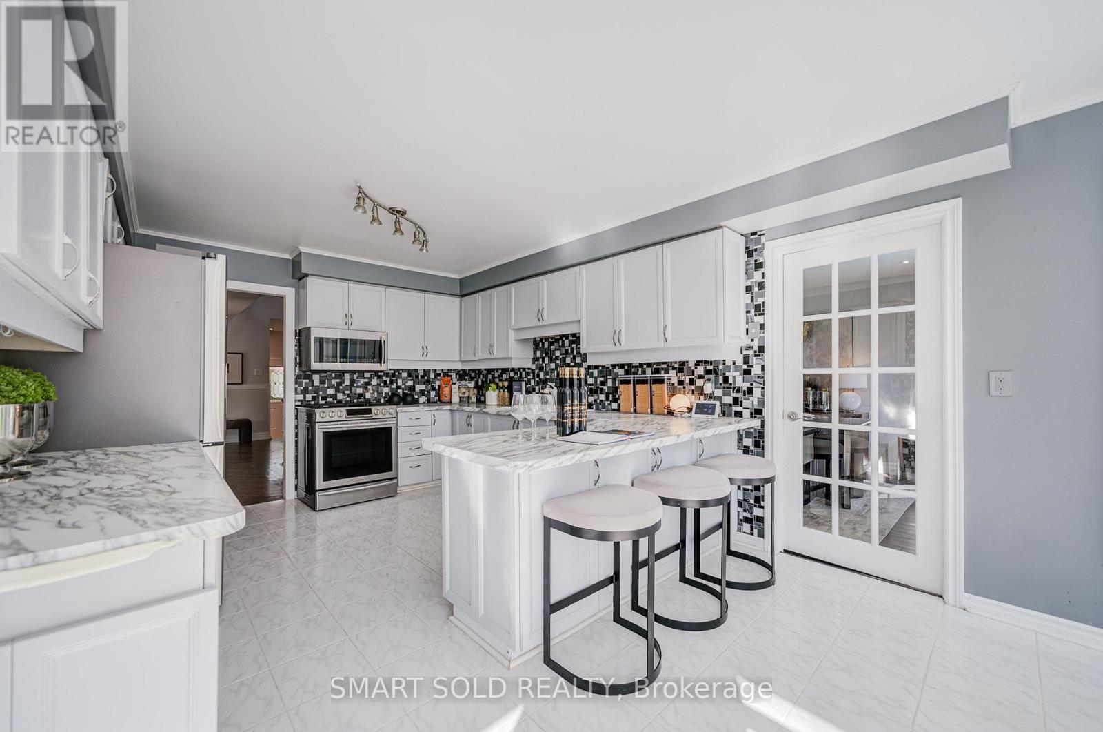 350 KIRBY CRESCENT - 21