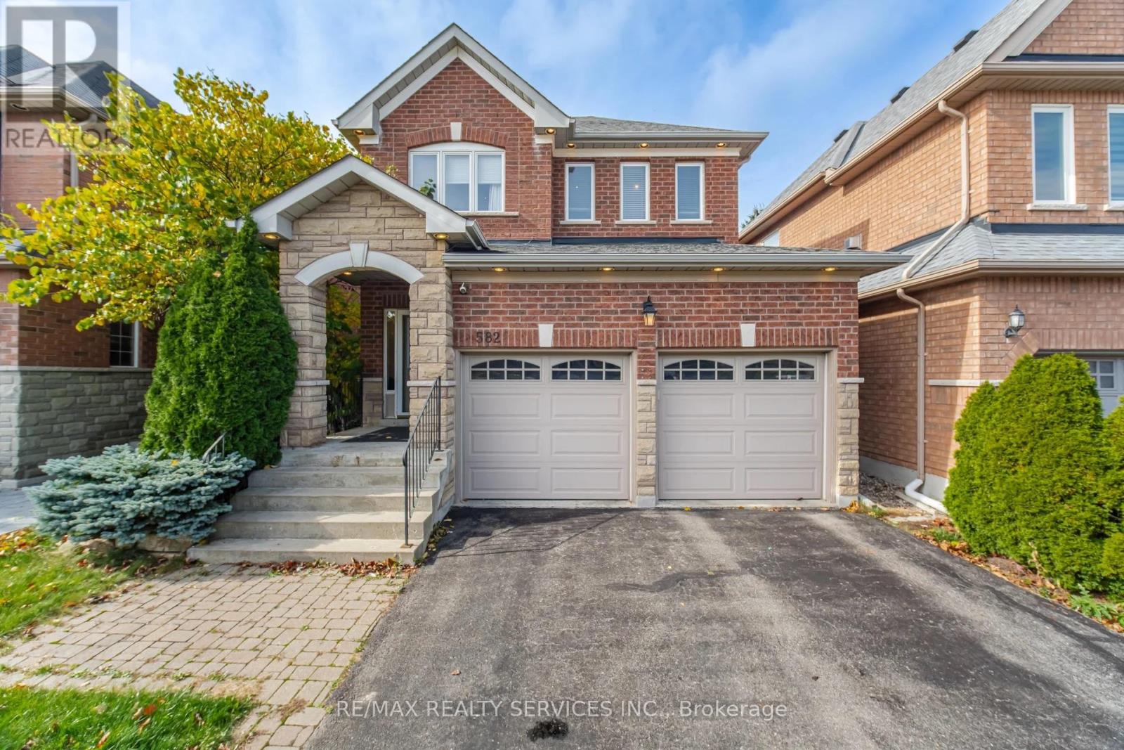582 PLANTATION GATE, Newmarket (Summerhill Estates)