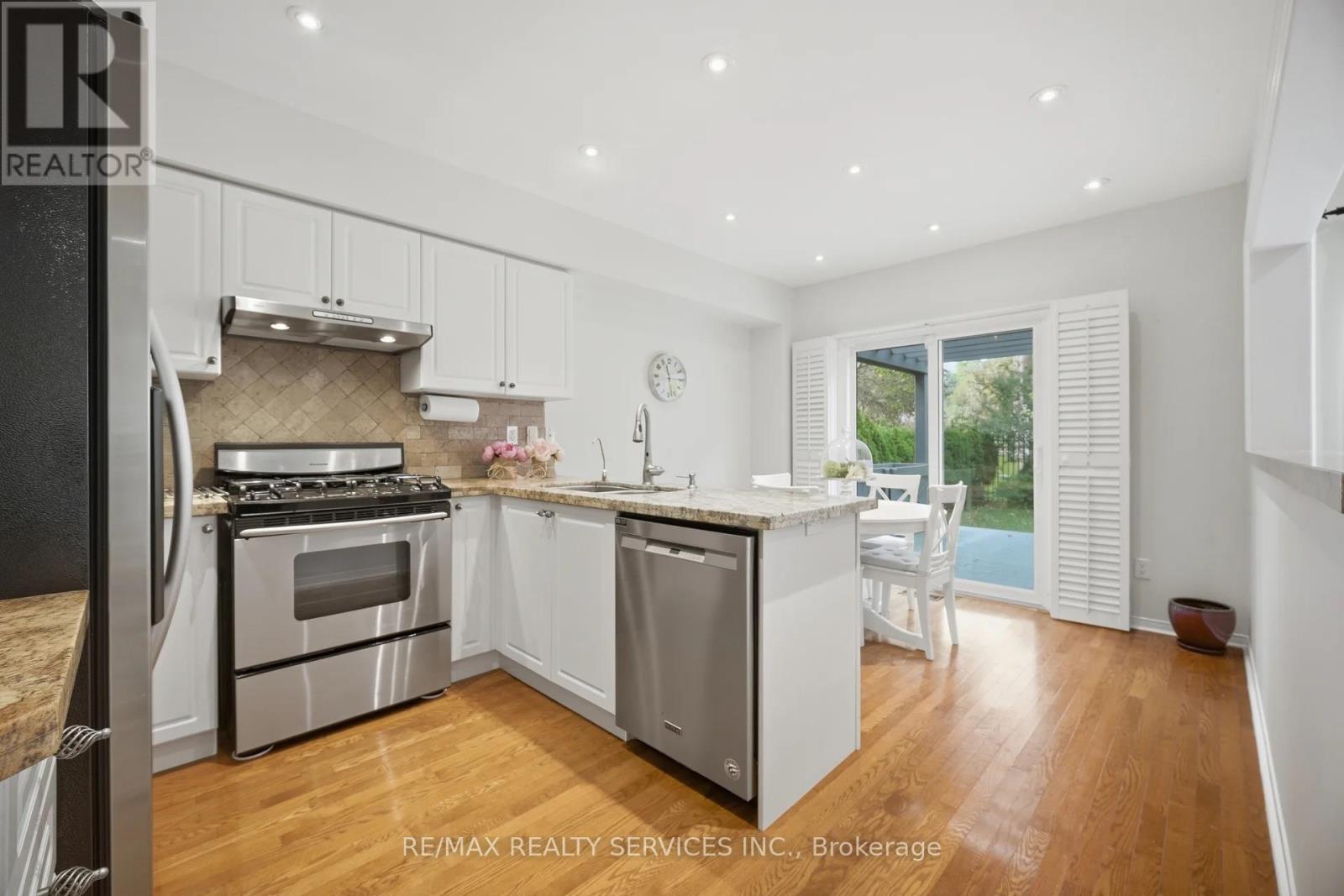 582 PLANTATION GATE, Newmarket (Summerhill Estates) — photo 11