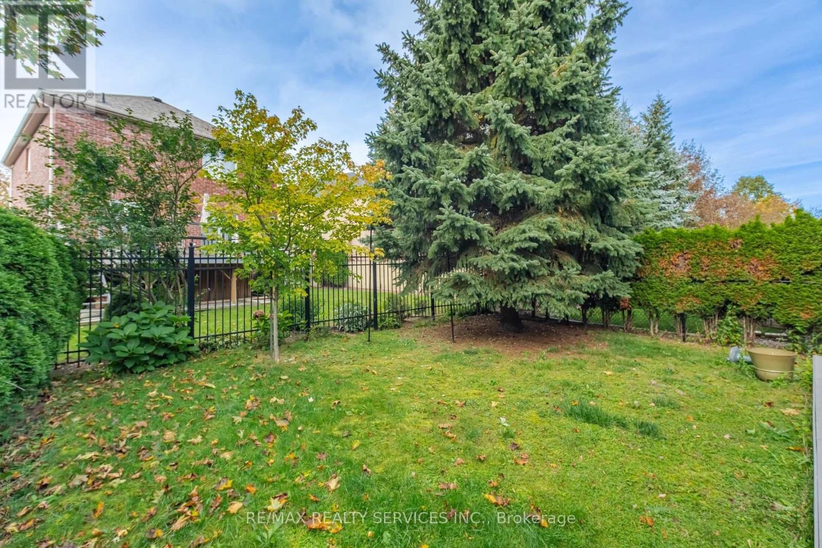 582 Plantation Gate — photo 33
