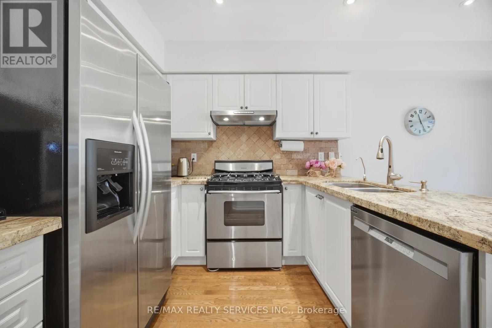 582 PLANTATION GATE, Newmarket (Summerhill Estates) — photo 8
