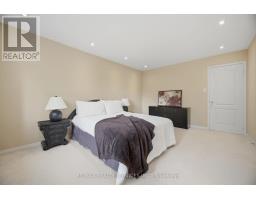 582 Plantation Gate, Newmarket, ON L3X2C2 Photo 22