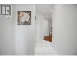 Bedroom - 582 Plantation Gate, Newmarket, ON L3X2C2 Photo 6