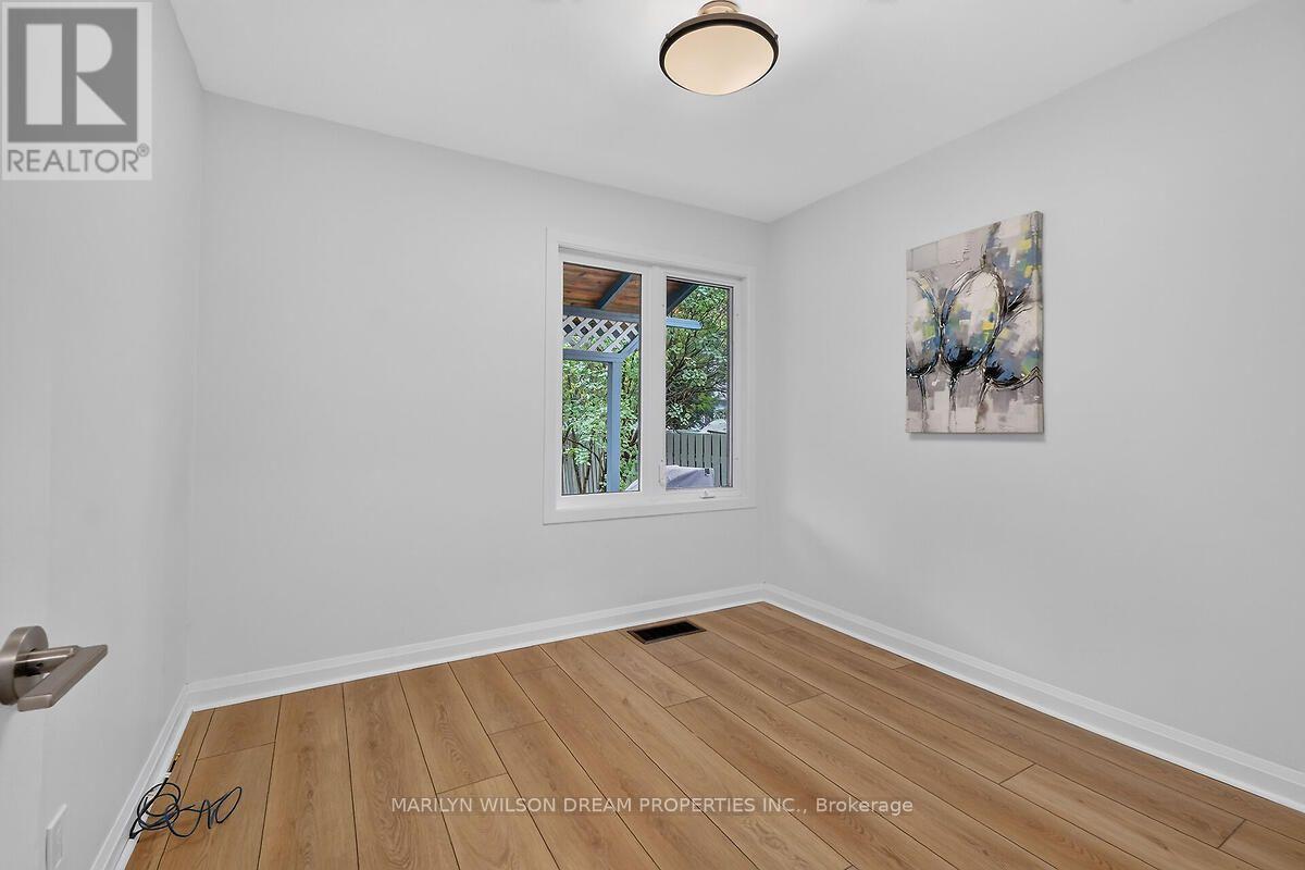 121 St Laurent Boulevard — photo 22