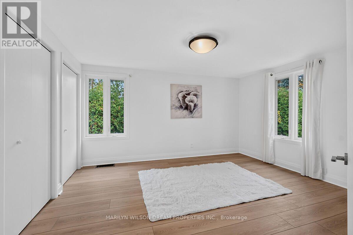 121 St Laurent Boulevard — photo 28