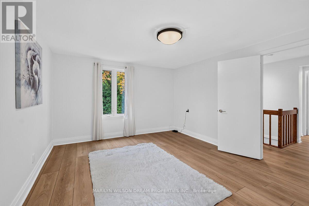 121 St Laurent Boulevard — photo 29