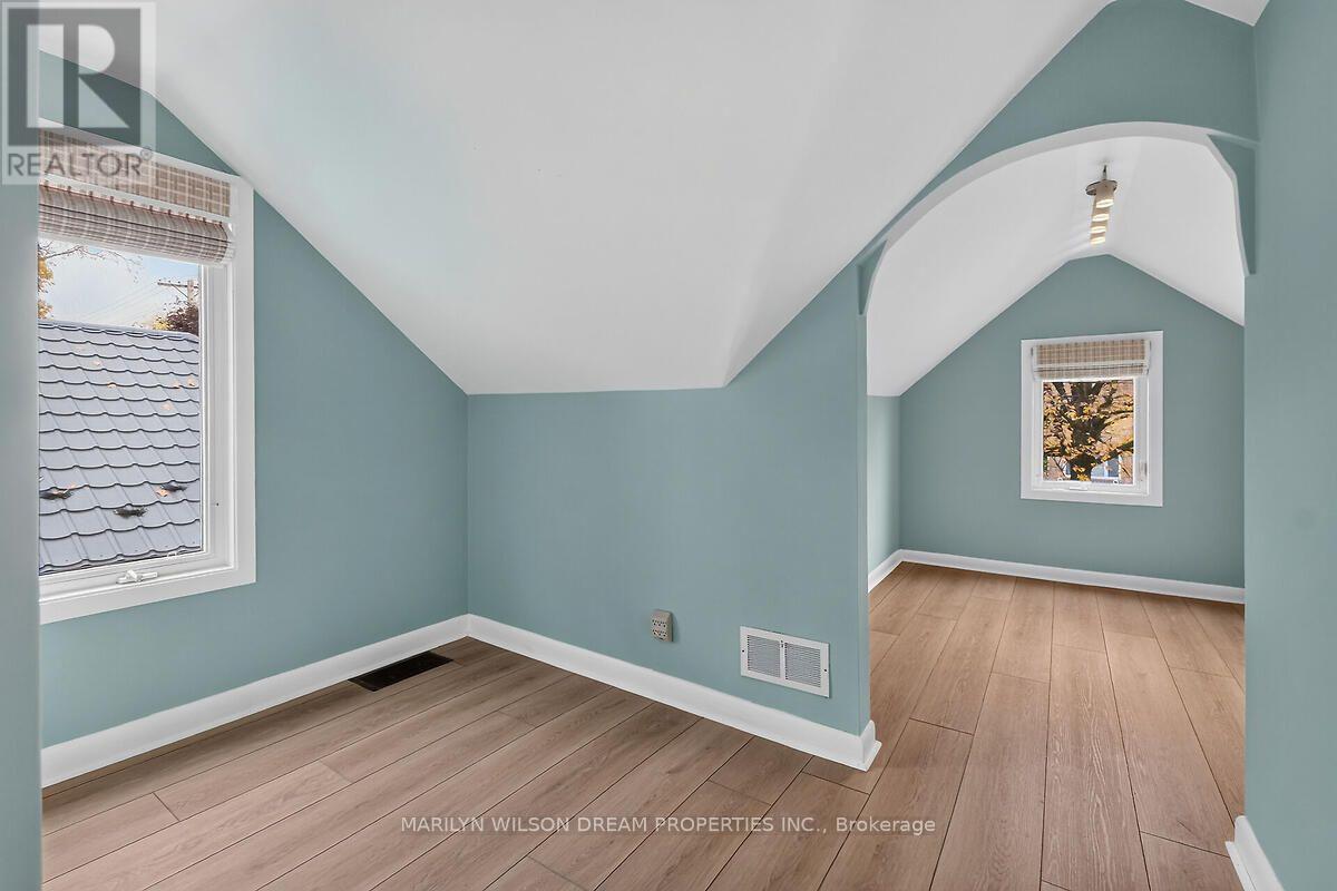 121 St Laurent Boulevard — photo 32