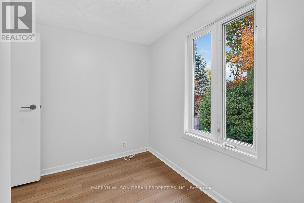 121 St Laurent Boulevard — photo 36
