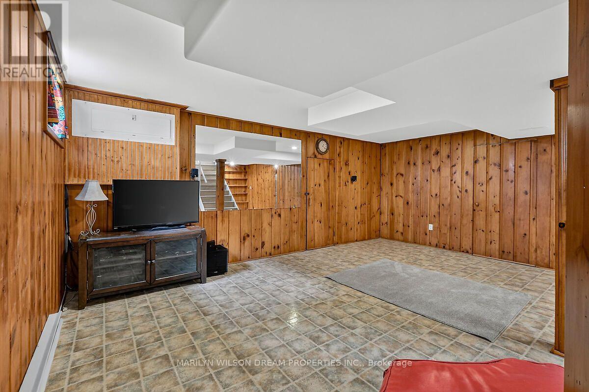 121 St Laurent Boulevard — photo 43