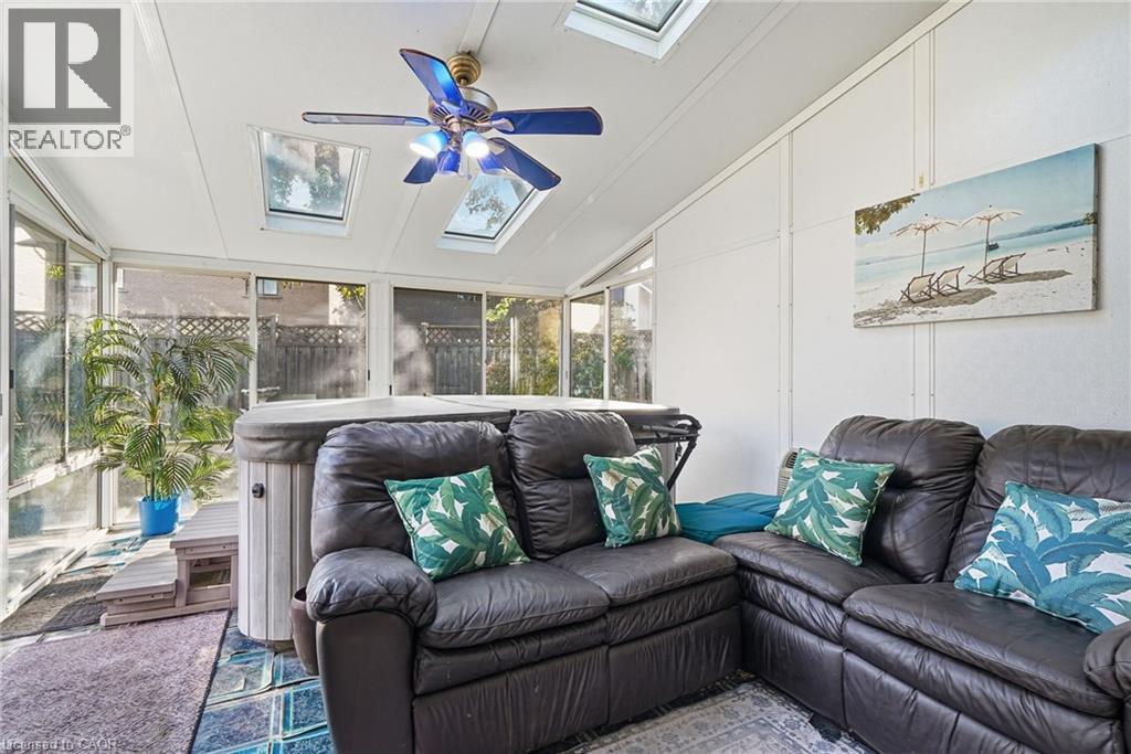 18 ROWNTREE Drive - 38