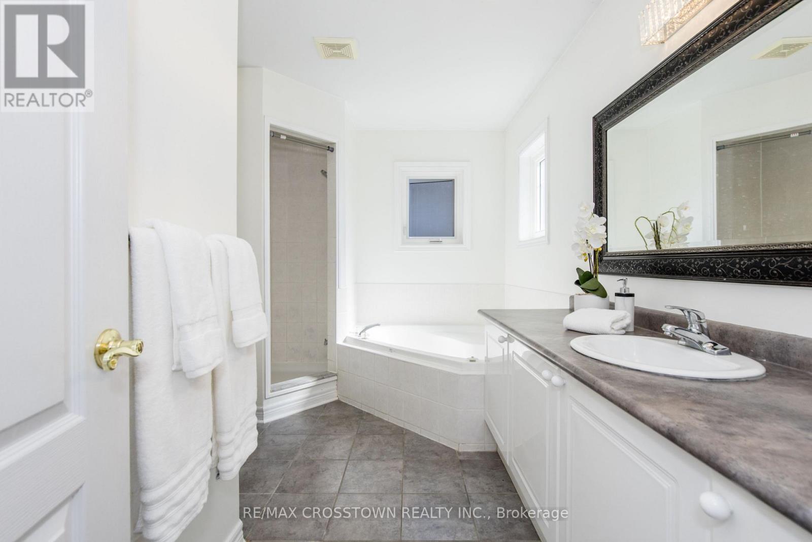 62 Windsor Crescent — photo 26