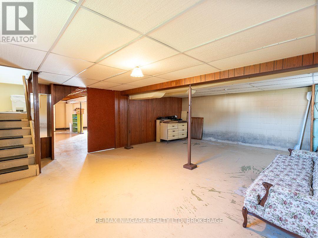 109 HAMPTON AVENUE - 21