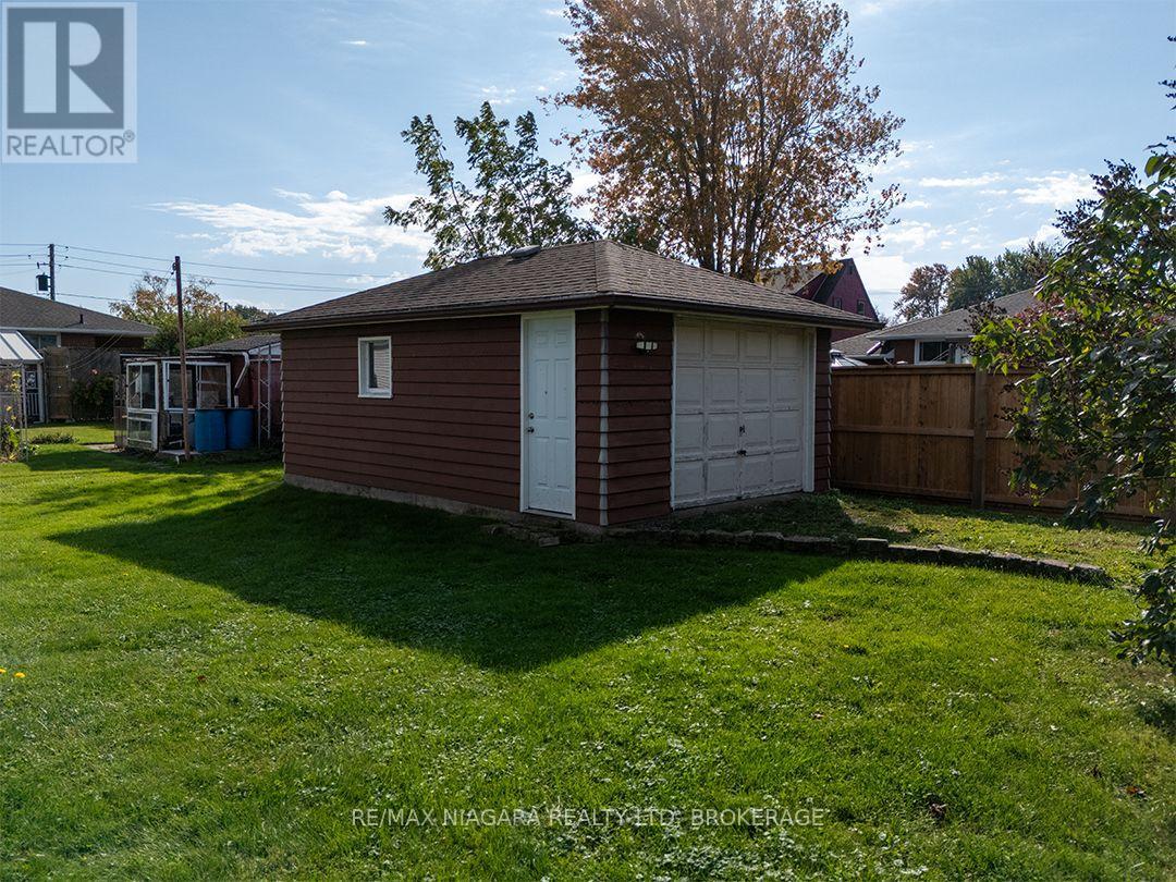 109 HAMPTON AVENUE - 29