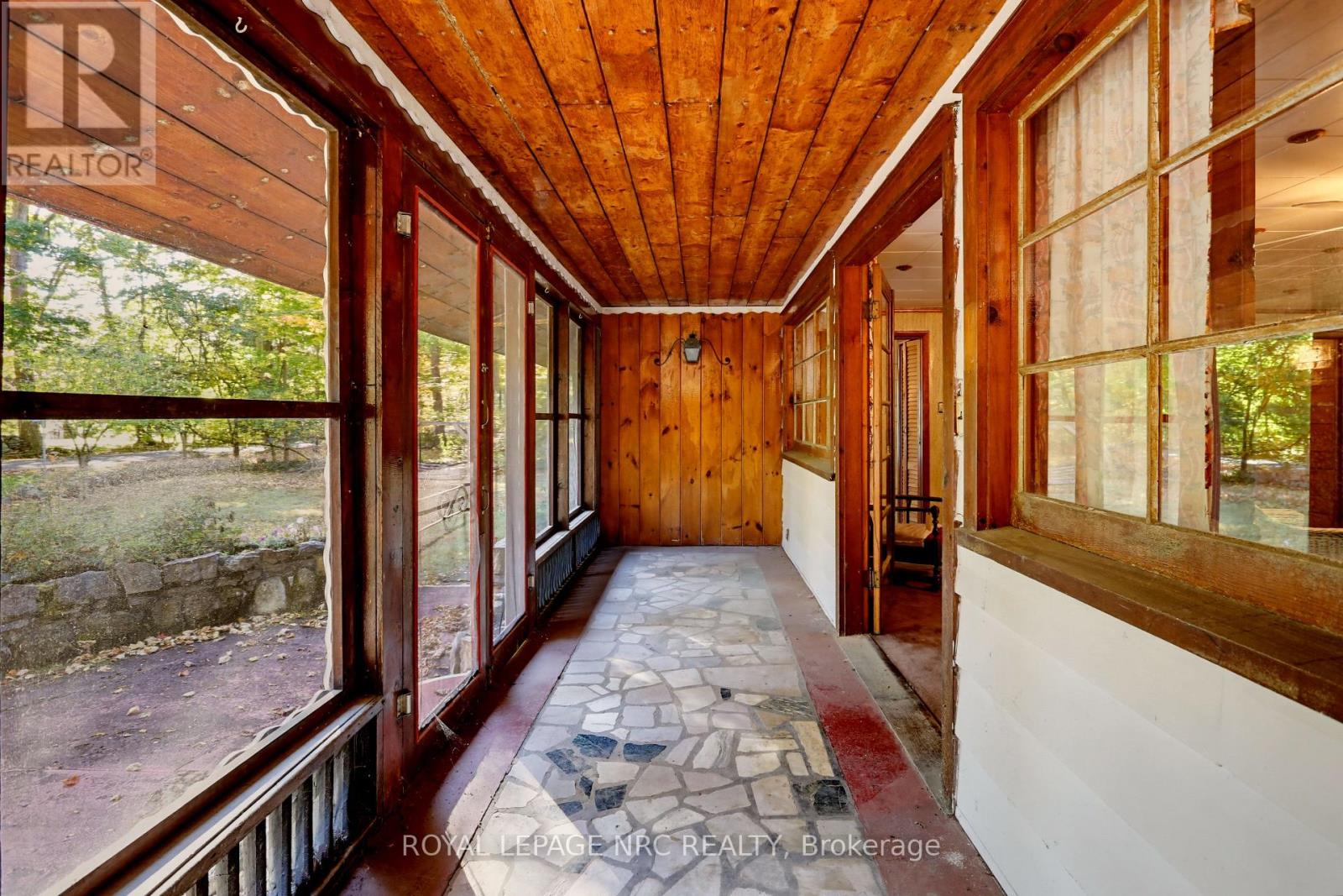910 Bernard Avenue — photo 37