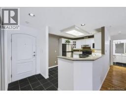 204 1083 Tillicum Rd, Esquimalt, BC V9A7L7 Photo 12