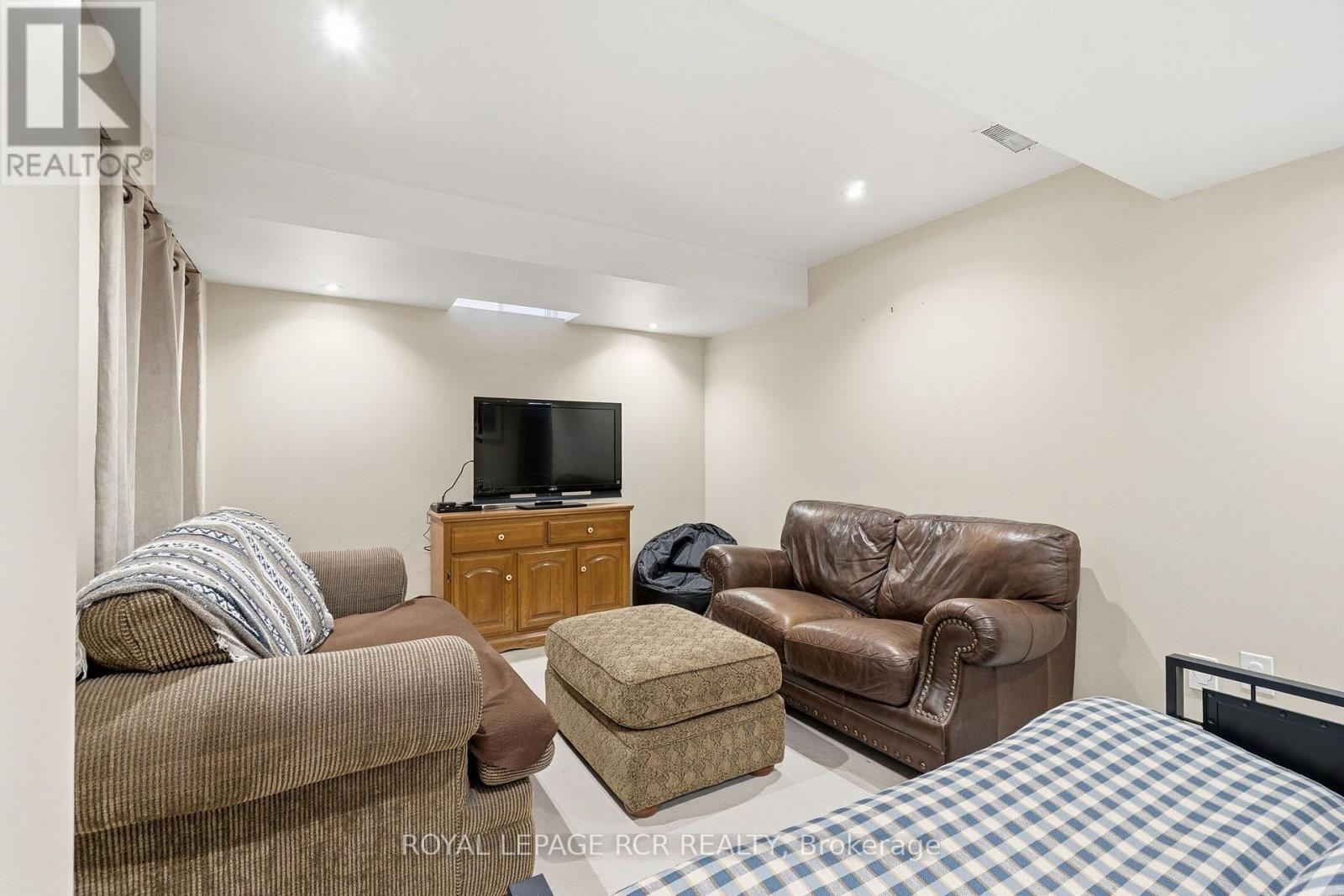 21 Cedargrove Road — photo 25