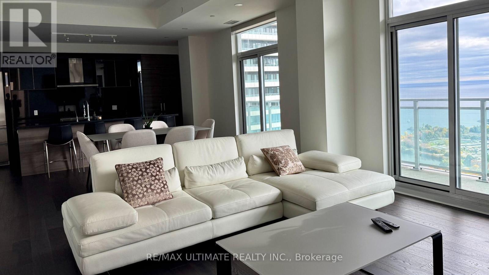 33 Shore Breeze Drive