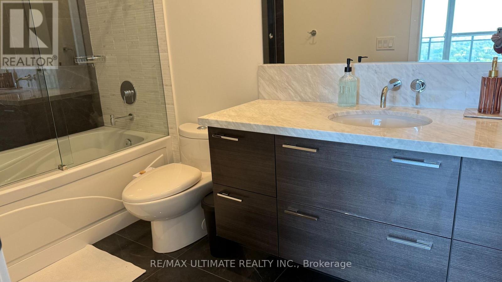 33 Shore Breeze Drive — photo 20