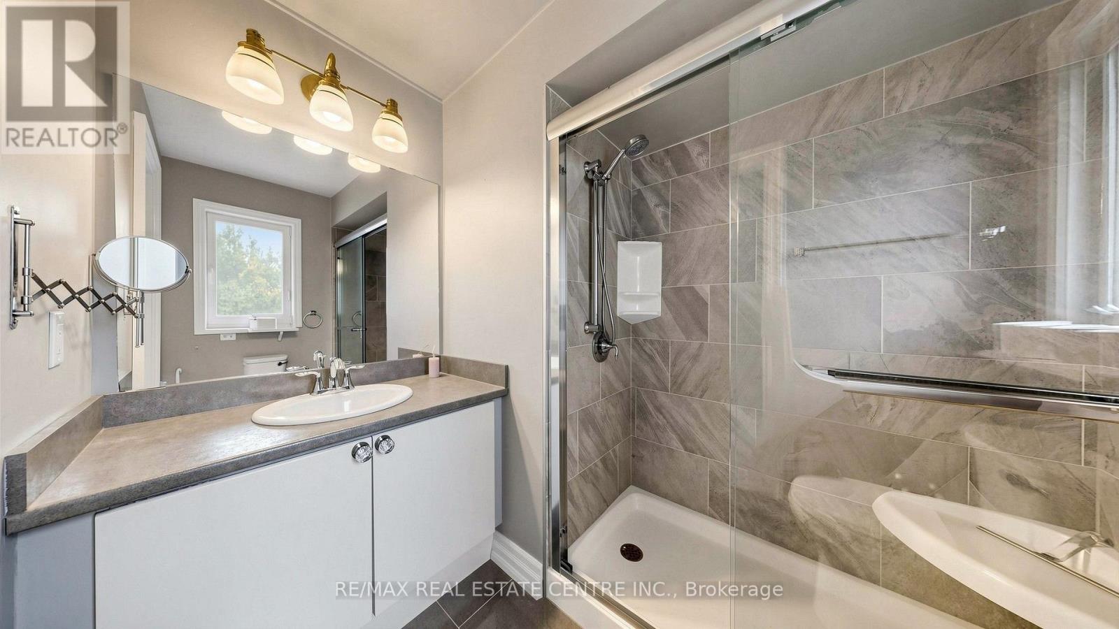 #3 2215 CLEAVER AVENUE - 27