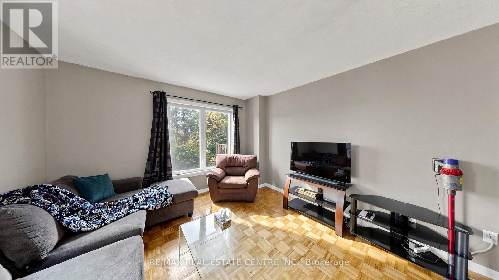#3 2215 CLEAVER AVENUE - 4