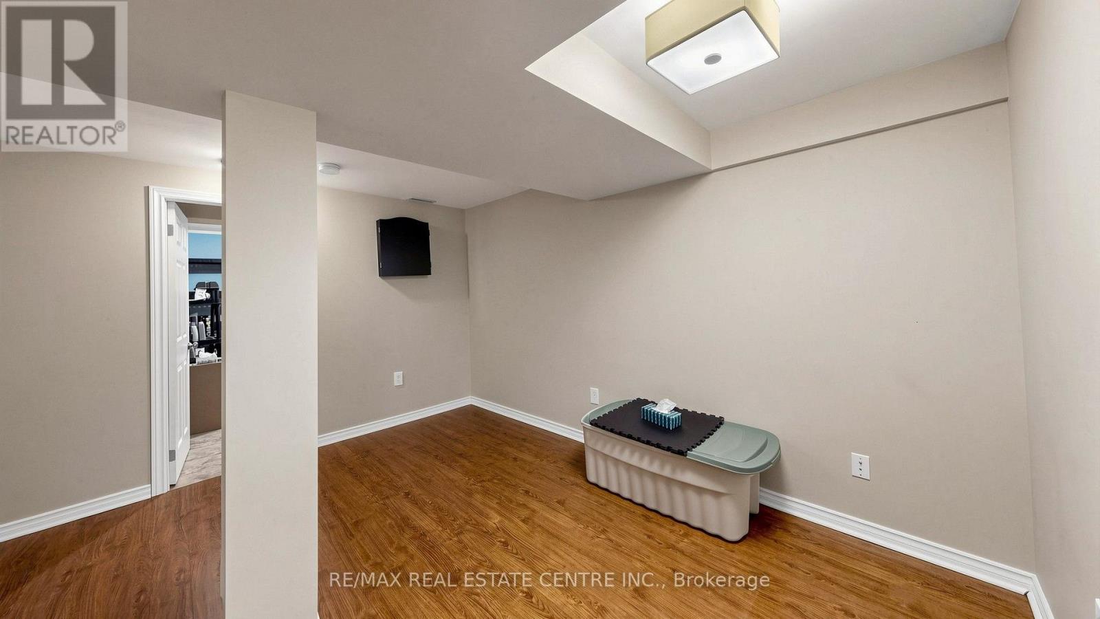 #3 2215 CLEAVER AVENUE - 40