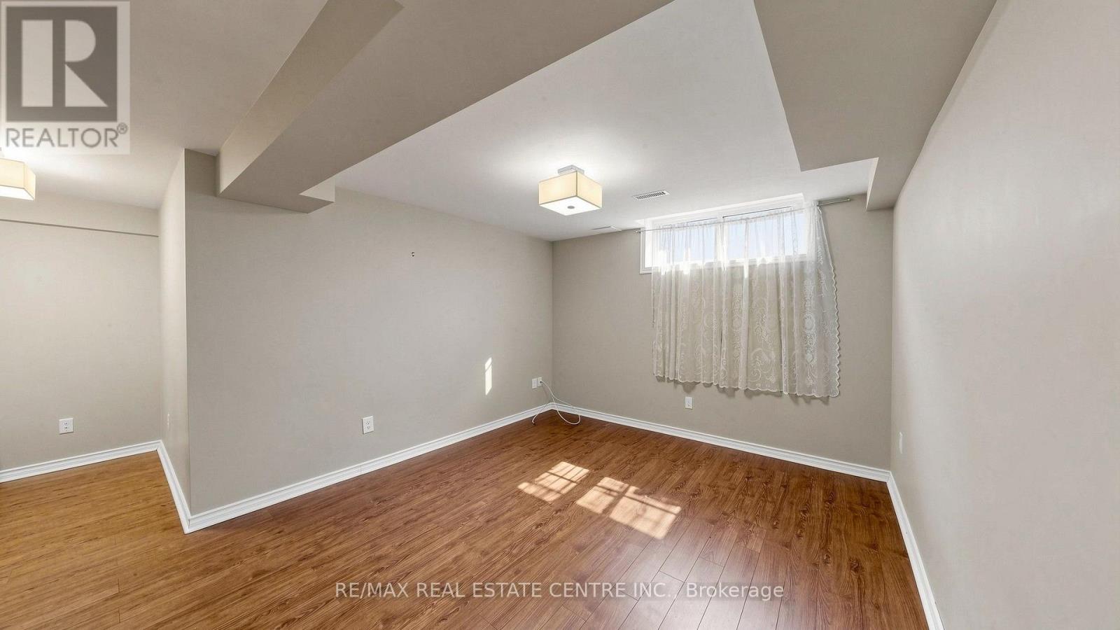 #3 2215 CLEAVER AVENUE - 42
