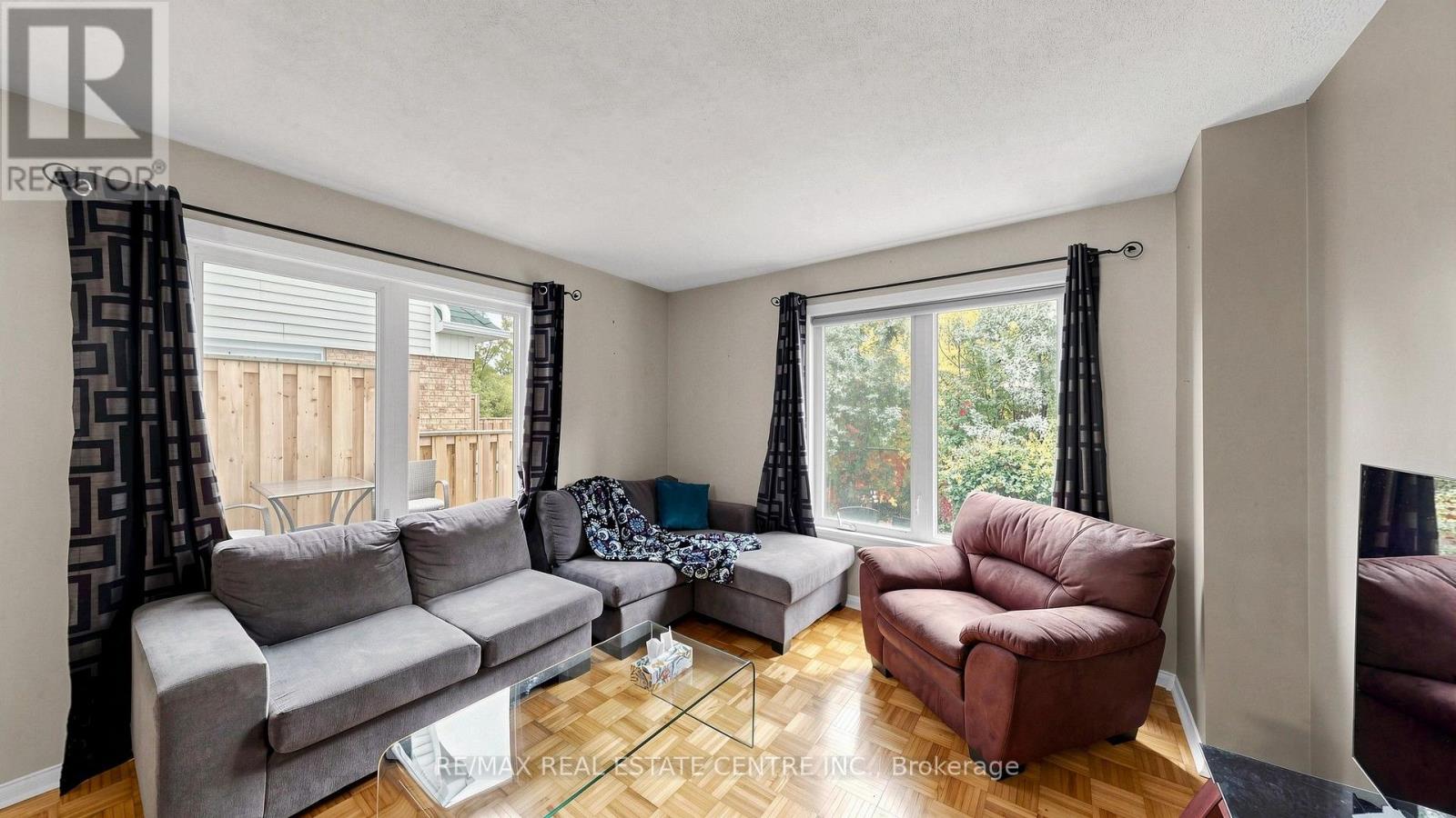 #3 2215 CLEAVER AVENUE - 5