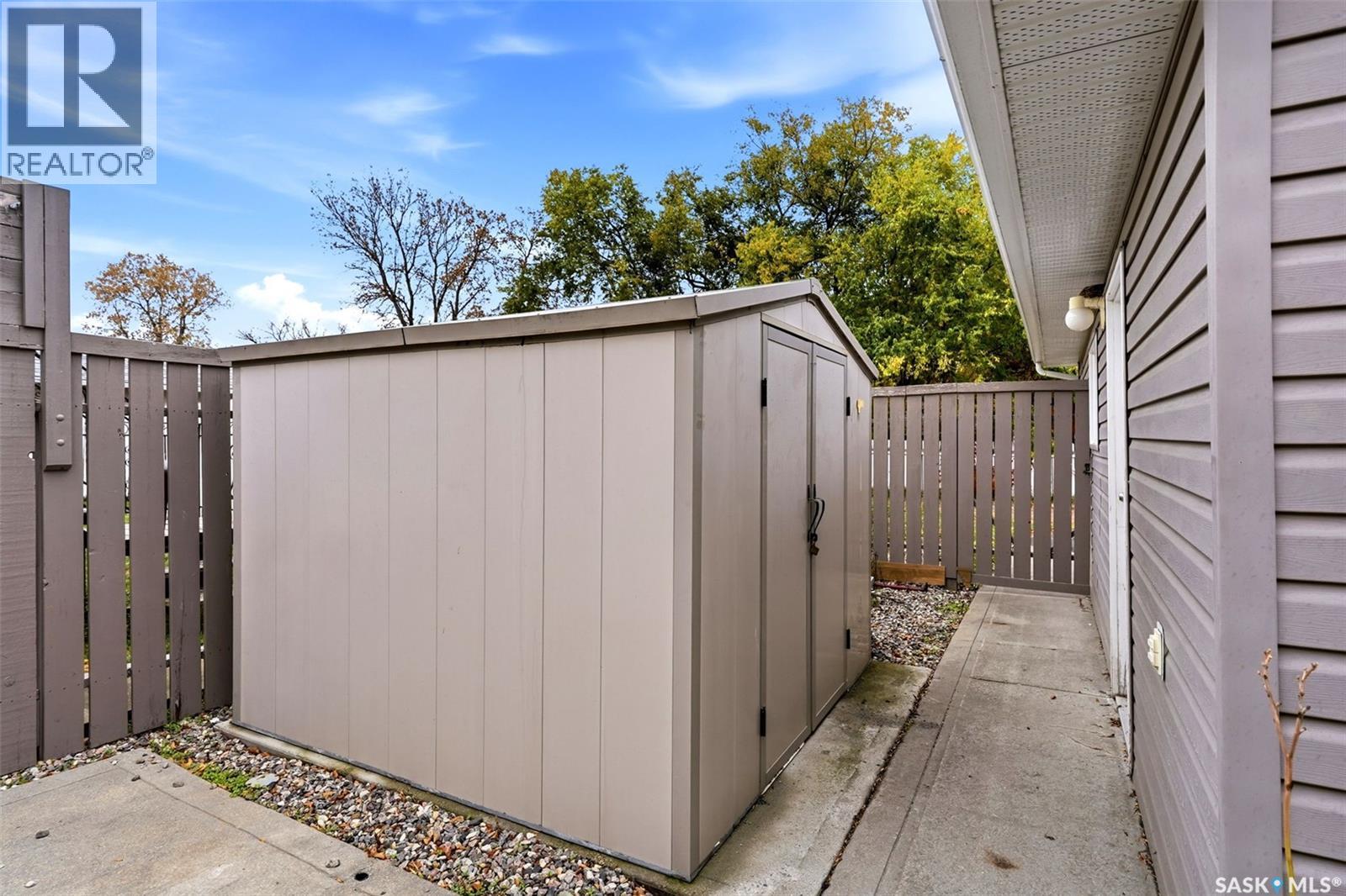 747 Sneddon STREET - 39