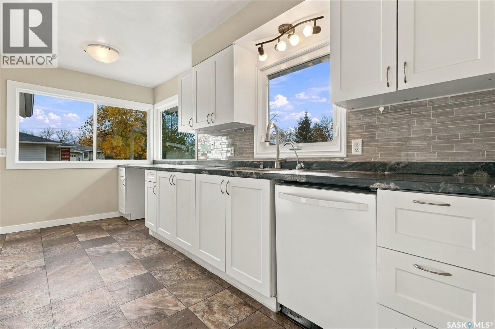 546 Elm CRESCENT, Caronport — photo 13