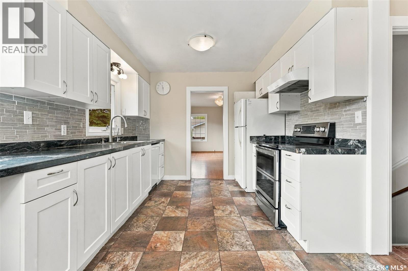 546 Elm CRESCENT, Caronport — photo 15