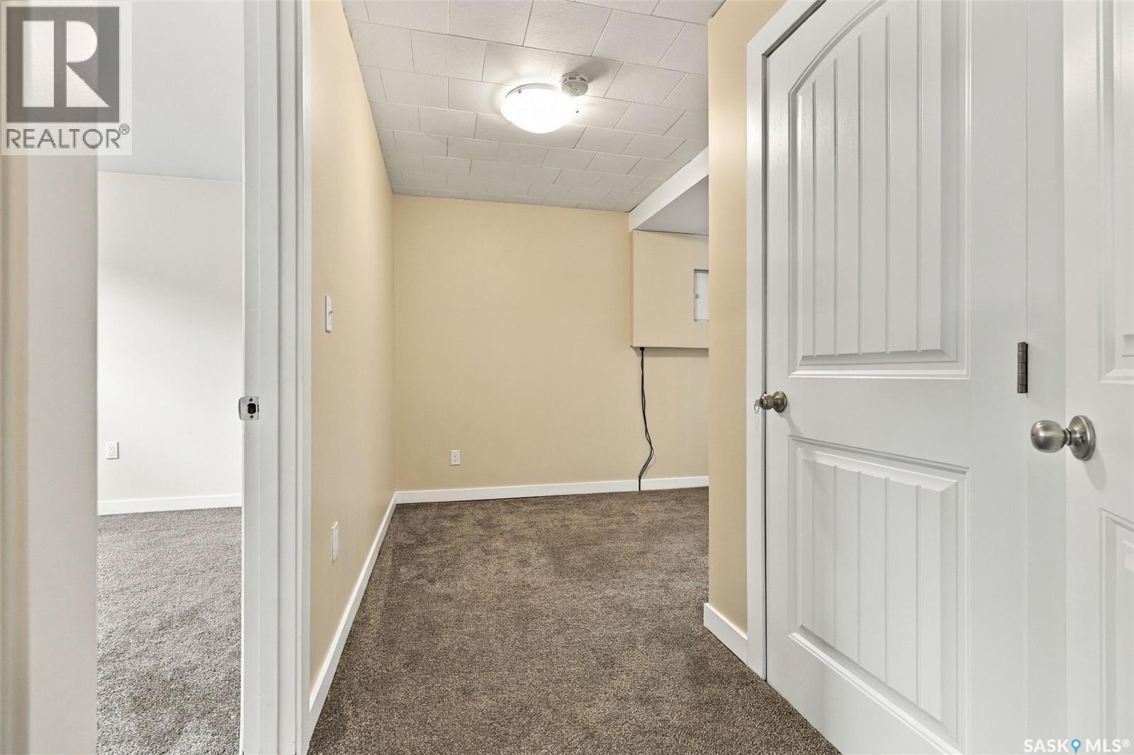 546 Elm CRESCENT - 38