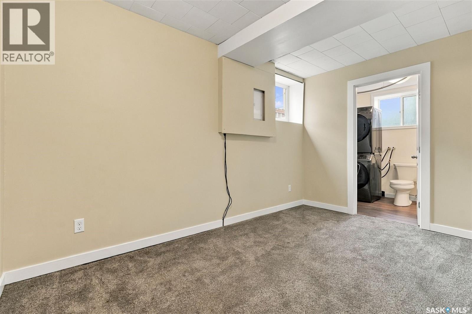 546 Elm CRESCENT - 39