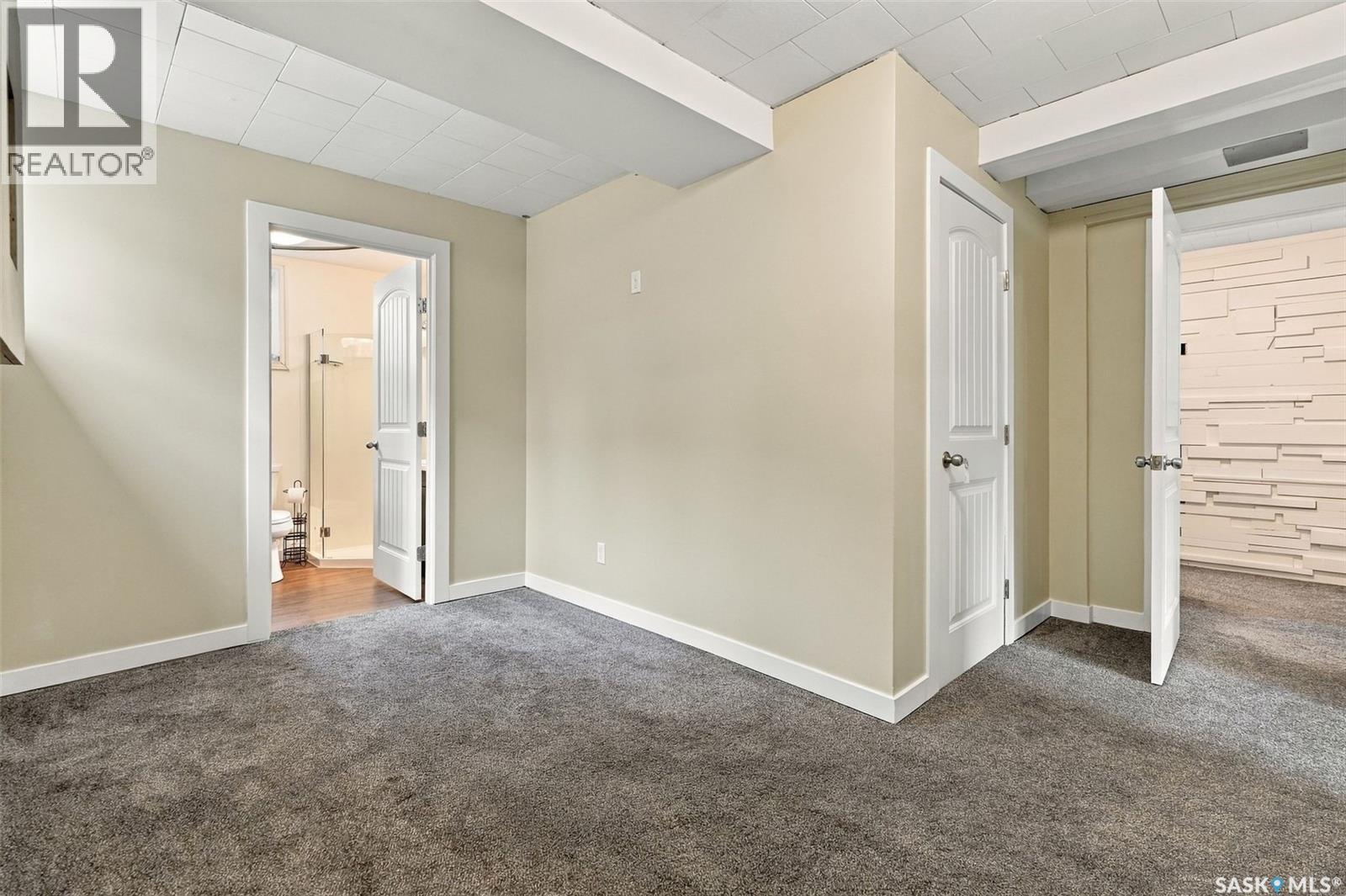 546 Elm CRESCENT - 40
