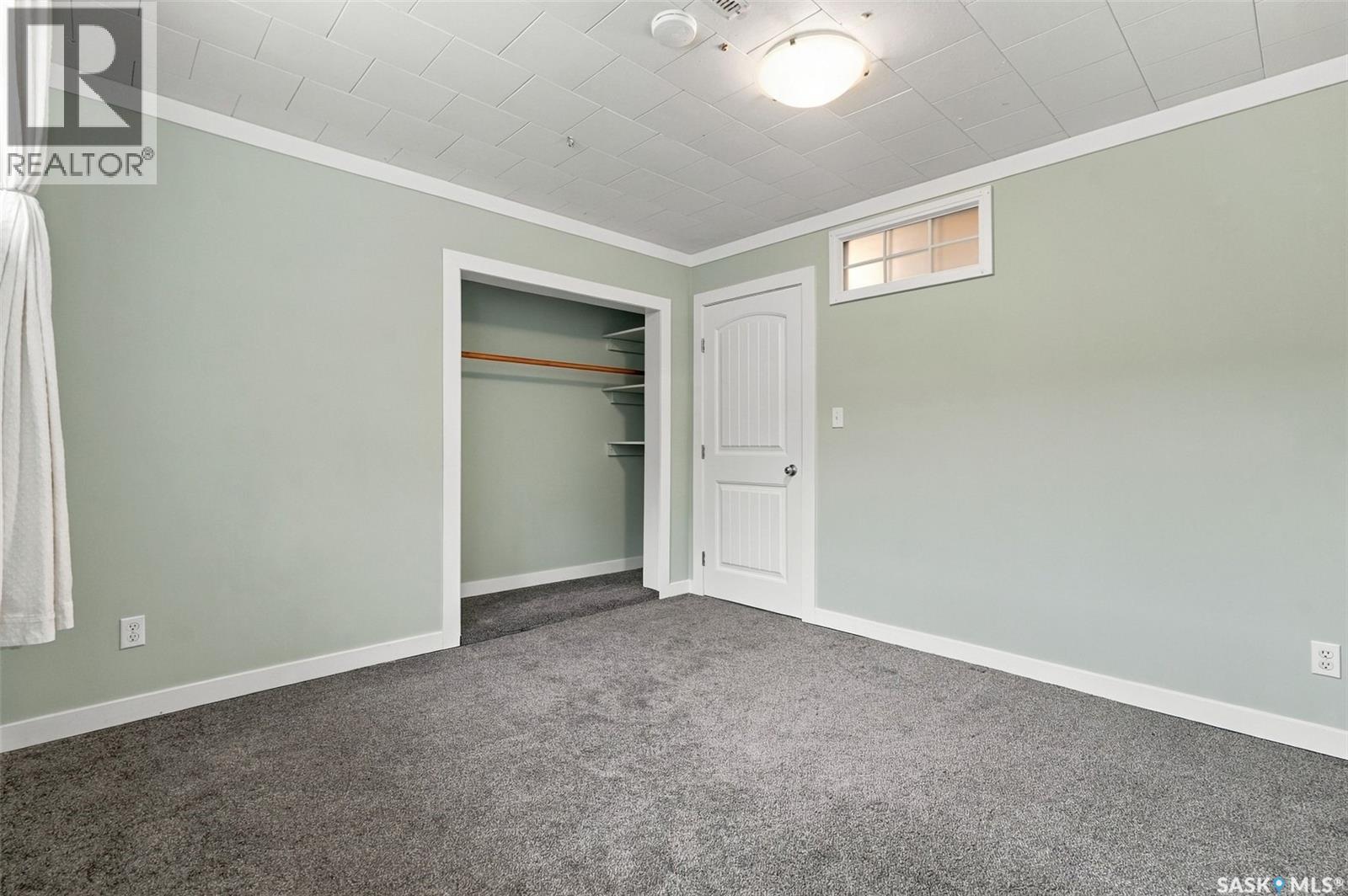 546 Elm CRESCENT - 44