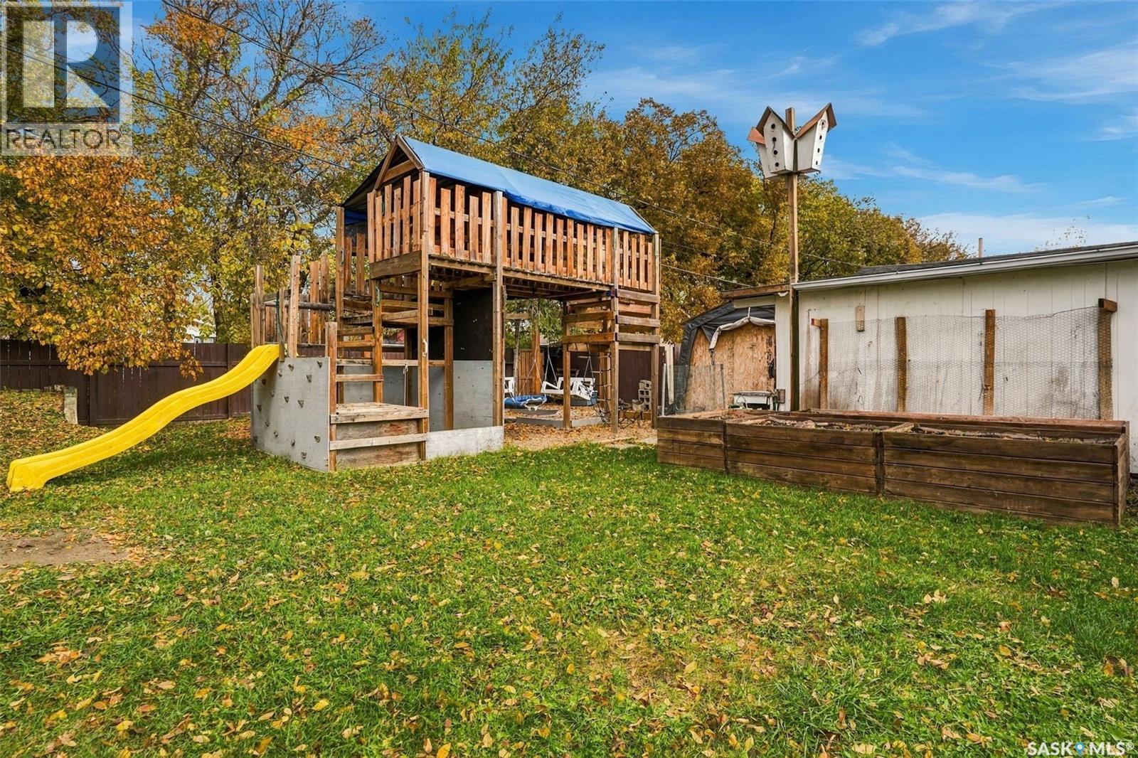 546 Elm CRESCENT - 54