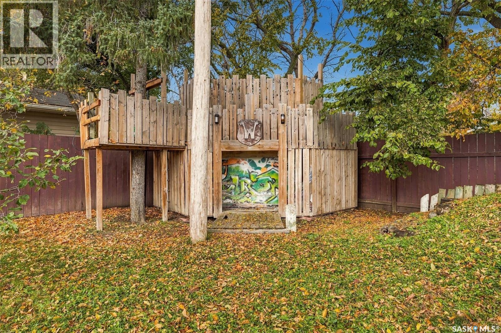 546 Elm CRESCENT - 55