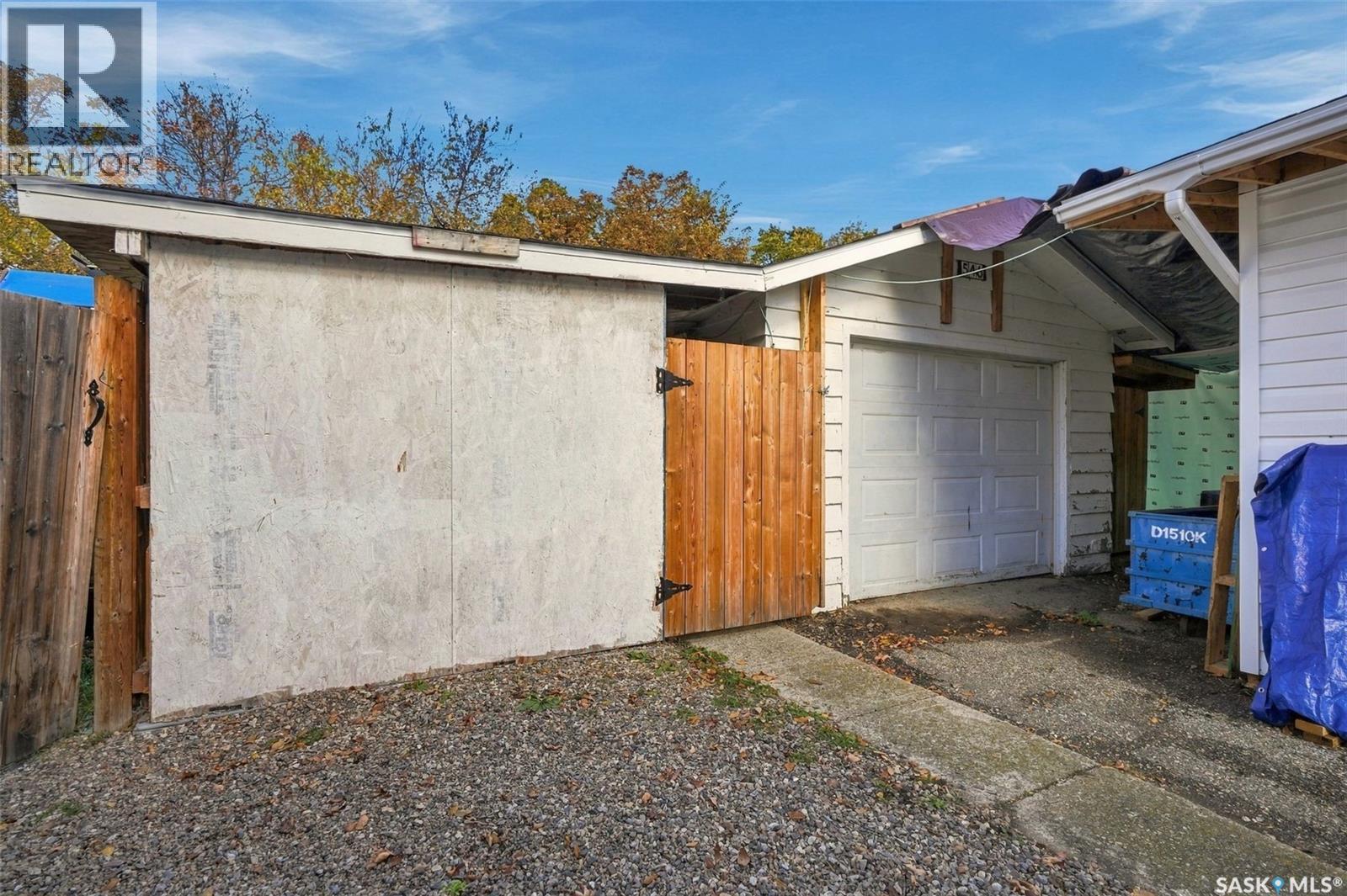 546 Elm CRESCENT - 61